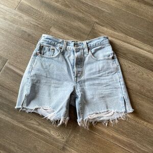 Levi’s 501 mid thigh shorts